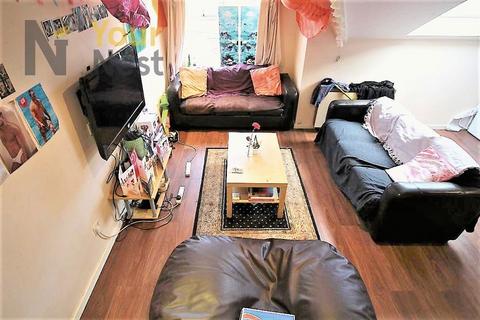 6 bedroom apartment to rent, Flat 7, Cardigan road, Hyde Park