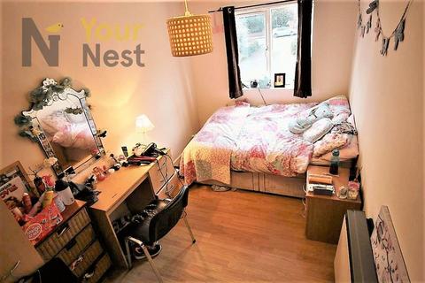 6 bedroom apartment to rent, Flat 3, Cardigan road, Hyde Park