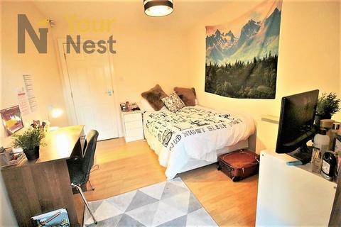 6 bedroom apartment to rent, Cardigan road, Hyde Park, Leeds, LS6 1EB