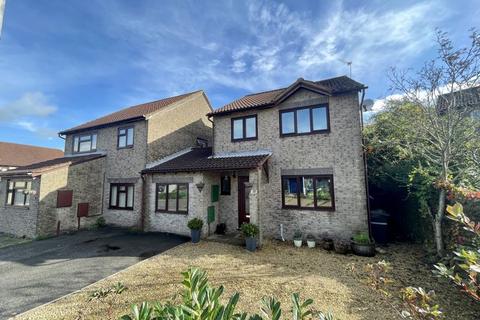 4 bedroom detached house for sale - Finch Close, Shepton Mallet
