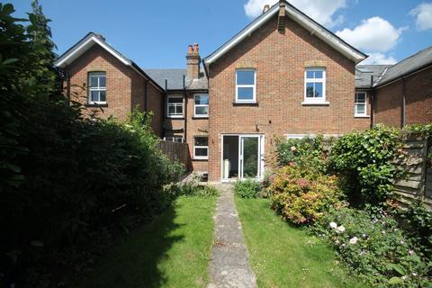 3 bedroom terraced house to rent, LEATHERHEAD, KT22