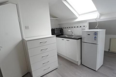 Studio to rent, High Street, Harlesden / Willesden Junction NW10