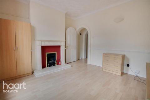 3 bedroom terraced house to rent, Beaconsfield Road, Norwich