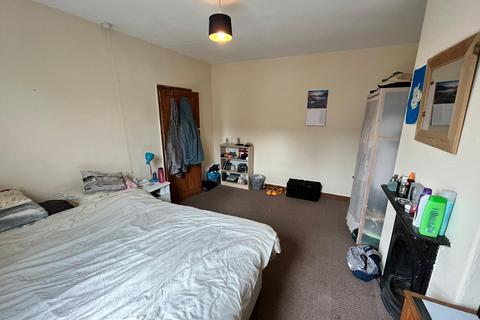 2 bedroom terraced house to rent, Harold Mount,  Leeds, LS6