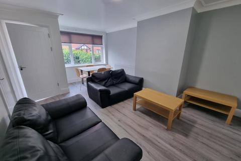 3 bedroom terraced house to rent, Hessle Road, Hyde Park, Leeds LS66 1EH