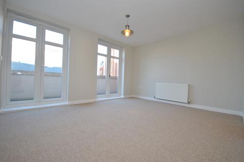 2 bedroom apartment to rent, Main Street, Shirley B90