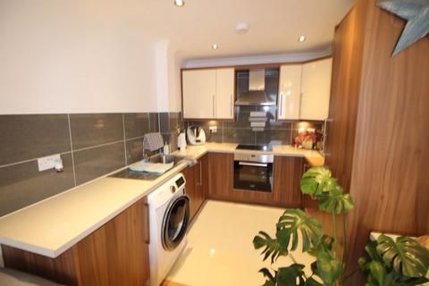 1 bedroom flat to rent, High Street, Slough, SL1