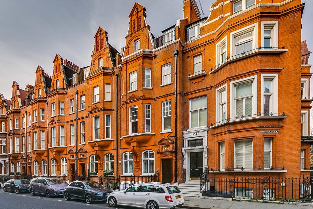 Draycott Place, Chelsea, SW3 2 bed apartment for sale £1,450,000