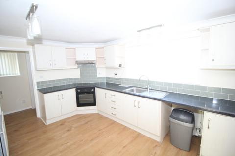 3 bedroom semi-detached house to rent, Foss Walk, Castleford