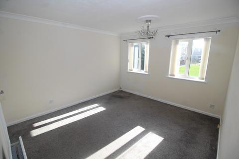 3 bedroom semi-detached house to rent, Foss Walk, Castleford