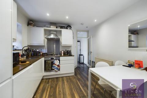 2 bedroom flat to rent - Mattison Road, Haringey, N4