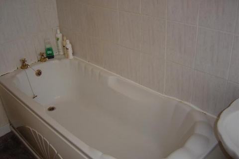 2 bedroom terraced house to rent, Thornville Road, Hyde Park, Leeds LS6 1JY