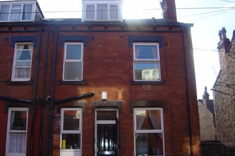 2 bedroom terraced house to rent, Harold View, Hyde Park, Leeds LS6 1PP