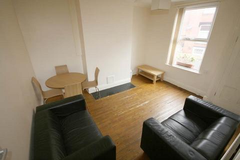 2 bedroom terraced house to rent, Harold View, Hyde Park, Leeds LS6 1PP