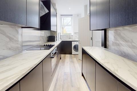3 bedroom terraced house to rent, Royal Park Grove, Hyde Park, Leeds LS6 1HQ