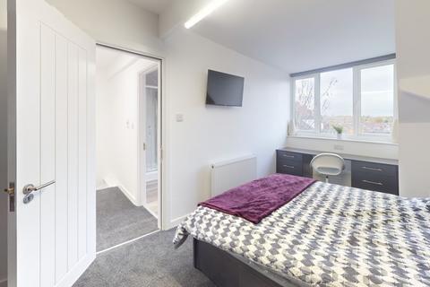 3 bedroom terraced house to rent, Royal Park Grove, Hyde Park, Leeds LS6 1HQ