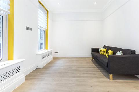 3 bedroom house to rent, Chenies Mews, London, WC1E