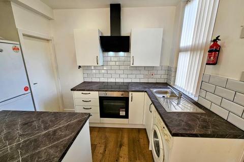 3 bedroom terraced house to rent, Beechwood Row, Burley, Leeds LS4 2LY