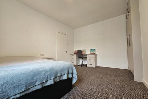 3 bedroom terraced house to rent - Beechwood Avenue, Burley, Leeds, LS4 2NA