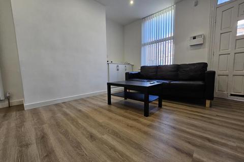 3 bedroom terraced house to rent, Beechwood Avenue, Burley, Leeds, LS4 2NA