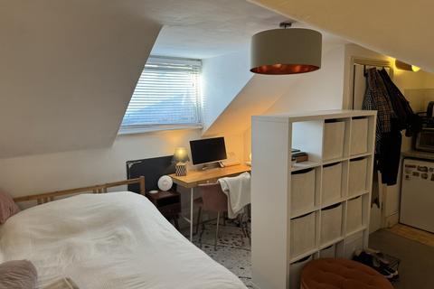 undefined, Wandsworth Bridge Road, London