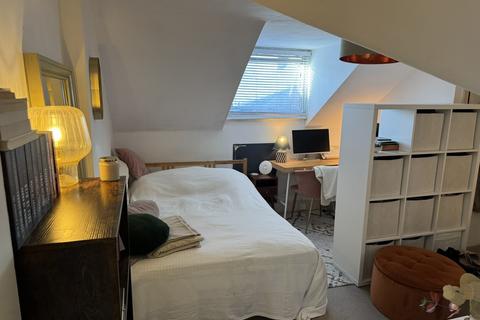 undefined, Wandsworth Bridge Road, London