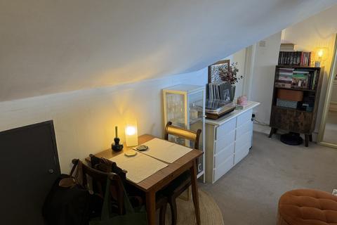 undefined, Wandsworth Bridge Road, London