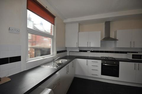 4 bedroom terraced house to rent, 5 Ashville Avenue, Hyde Park, Leeds LS6 1LX