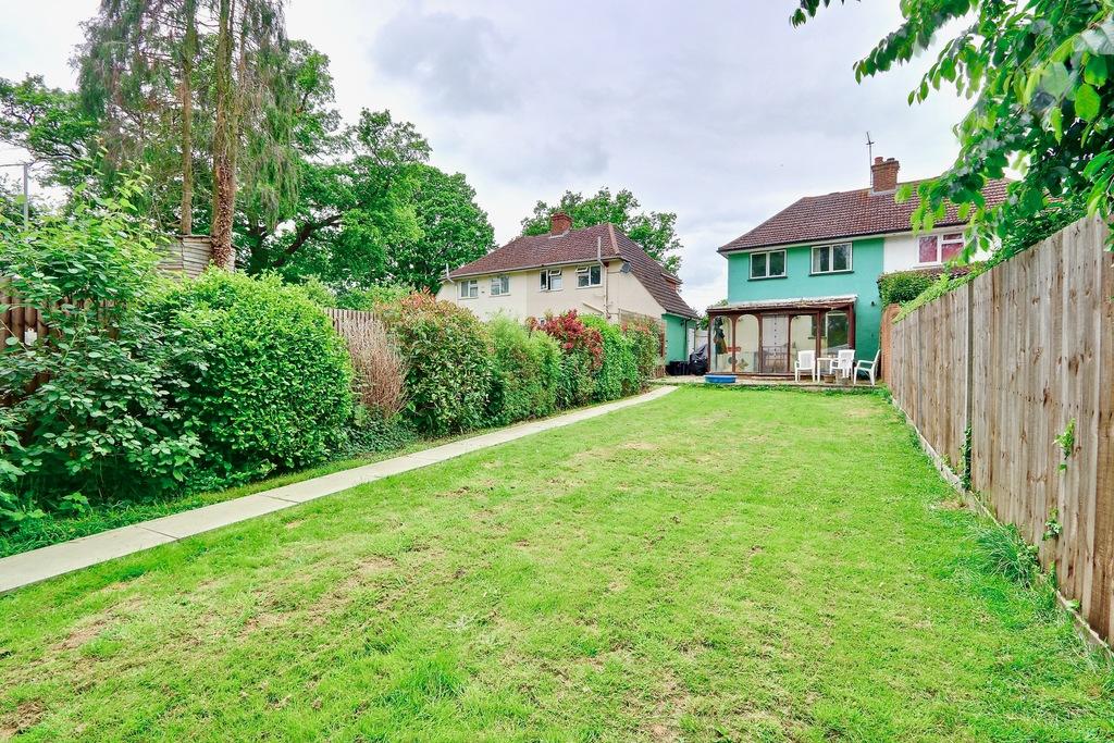 Breakspear Road, Ruislip, HA4 3 bed semidetached house £485,000