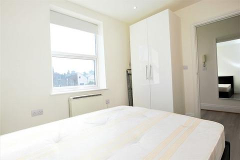 undefined, Seven Sisters Road, Finsbury Park N4