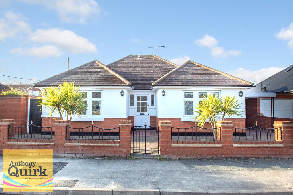 Maurice Road, Canvey Island, Essex, SS8 4 bed bungalow £350,000