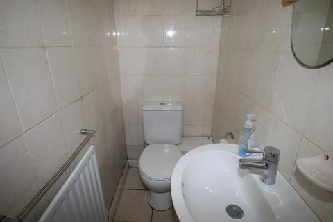 Studio to rent, Southville Road, FELTHAM, Middlesex, TW14