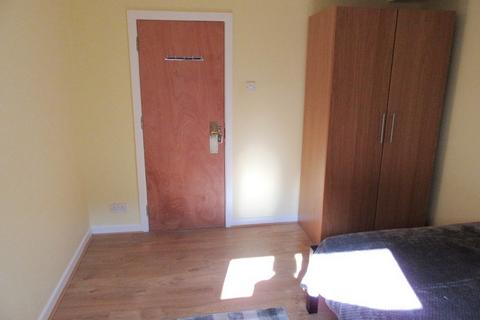 1 bedroom in a flat share to rent, 14 Woods Row, Carmarthen, Carmarthenshire. SA31 1BX