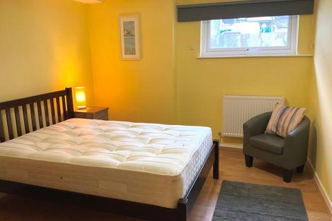 1 bedroom in a flat share to rent, 14 Woods Row, Carmarthen, Carmarthenshire. SA31 1BX