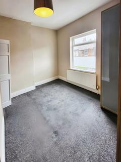 2 bedroom end of terrace house to rent, Harley Road, Sale, Cheshire, M33