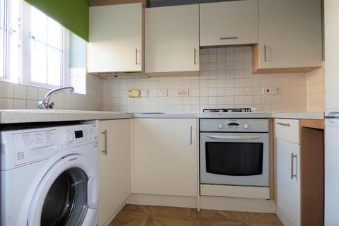 2 bedroom terraced house to rent, Morgan Close, Luton, LU4 9GN