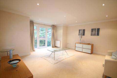 2 bedroom apartment to rent, Woodcote Valley Road , Purley