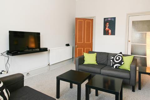 2 bedroom flat to rent, Leith Walk, Edinburgh EH6