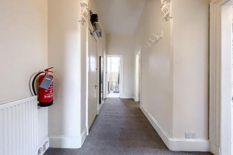 4 bedroom flat to rent, Marchmont Road, Marchmont, Edinburgh, EH9
