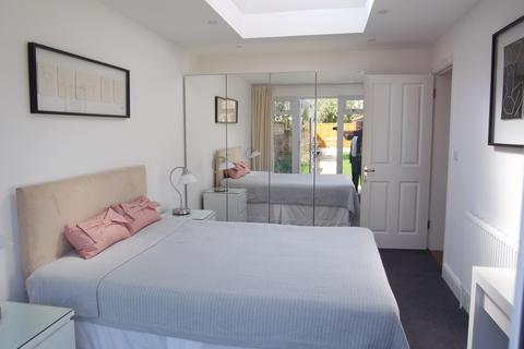 2 bedroom flat to rent, The Garden Flat, Grove Road, Windsor