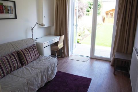 2 bedroom flat to rent, The Garden Flat, Grove Road, Windsor