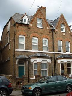 Studio to rent, Grove Road, Windsor