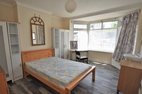 6 bedroom house to rent - Highfield
