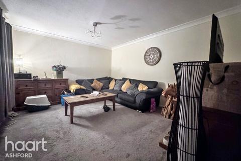 3 bedroom semi-detached house to rent, Leaveland Close, ASHFORD