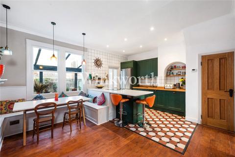 3 bedroom terraced house to rent, Hewitt Avenue, London, N22