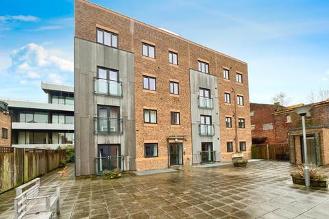 2 bedroom flat to rent, Woodfield Road, Broadheath, Altrincham, Greater Manchester, WA14