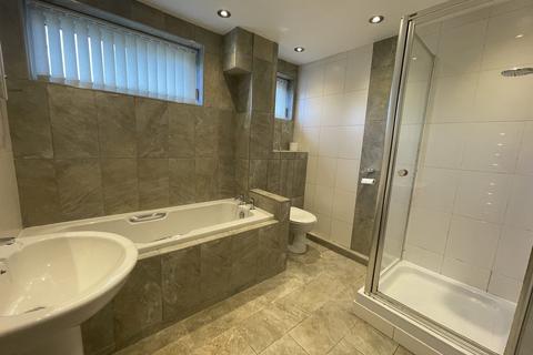 2 bedroom flat to rent, Ravenswood Court, Bramhall Lane, Davenport
