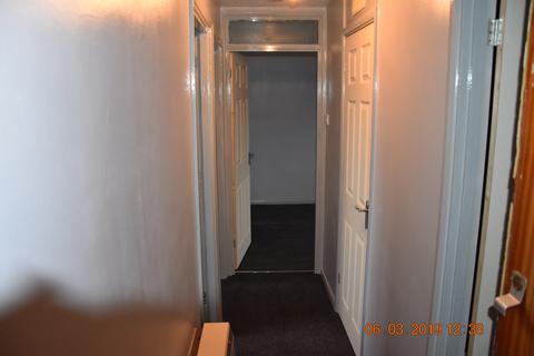 2 bedroom flat to rent, Manor Court, Strode Road, Wellingborough NN8