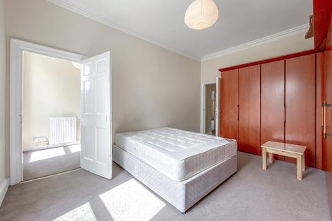3 bedroom flat to rent, Clerk Street, Newington, Edinburgh, EH8