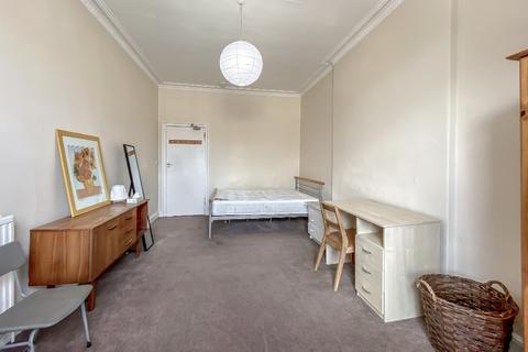 3 bedroom flat to rent, Clerk Street, Newington, Edinburgh, EH8